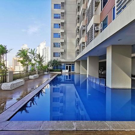 8 Adriatico Staycation Манила Экстерьер фото