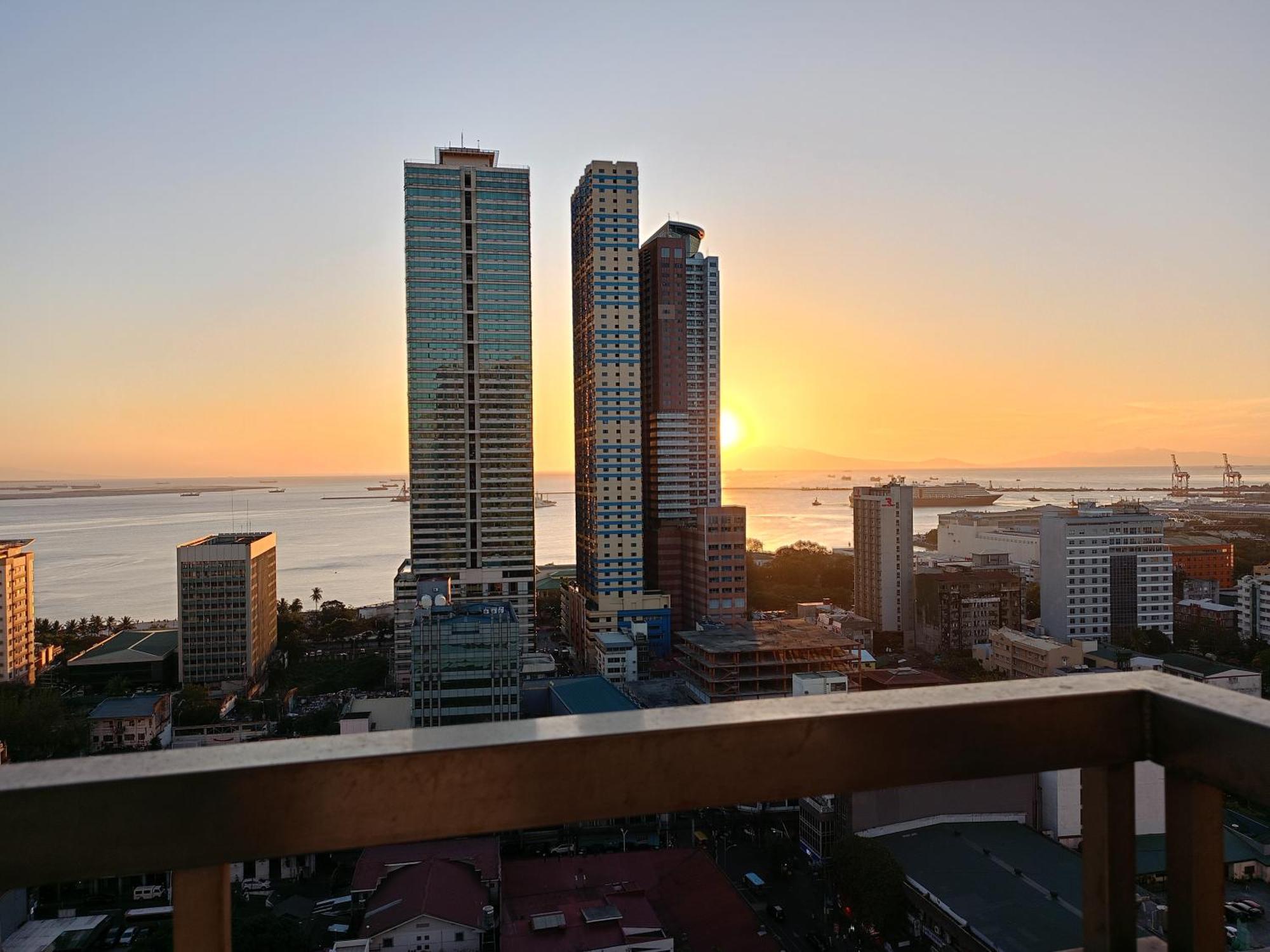 8 Adriatico Staycation Манила Экстерьер фото