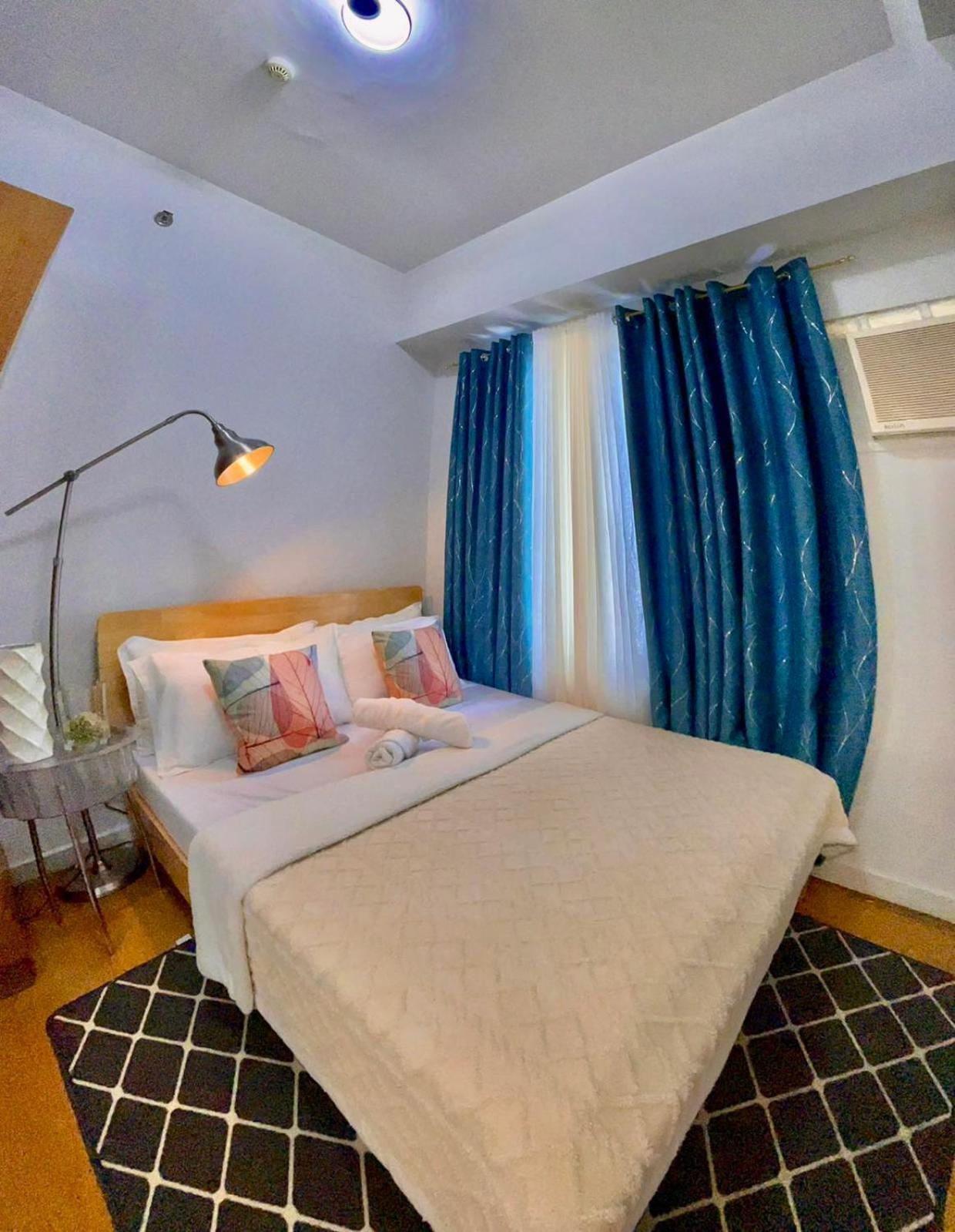 8 Adriatico Staycation Манила Экстерьер фото