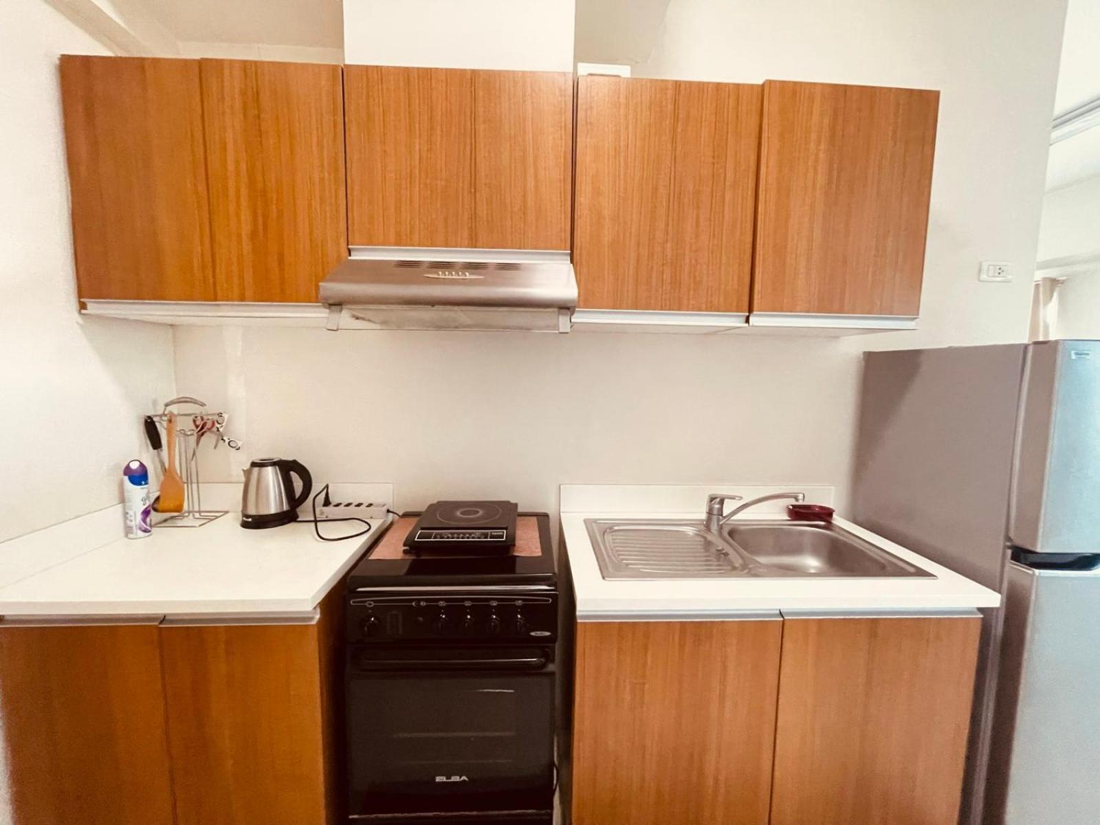 8 Adriatico Staycation Манила Номер фото