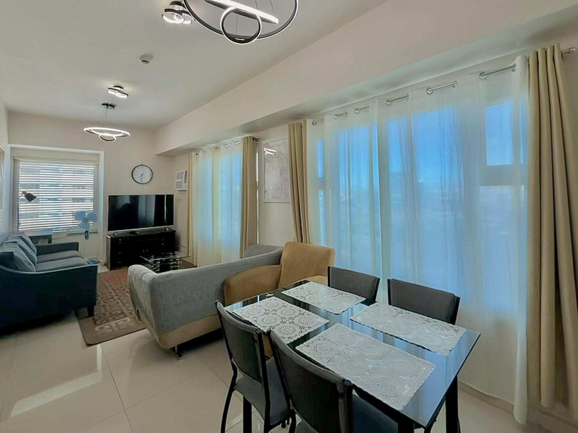 8 Adriatico Staycation Манила Экстерьер фото