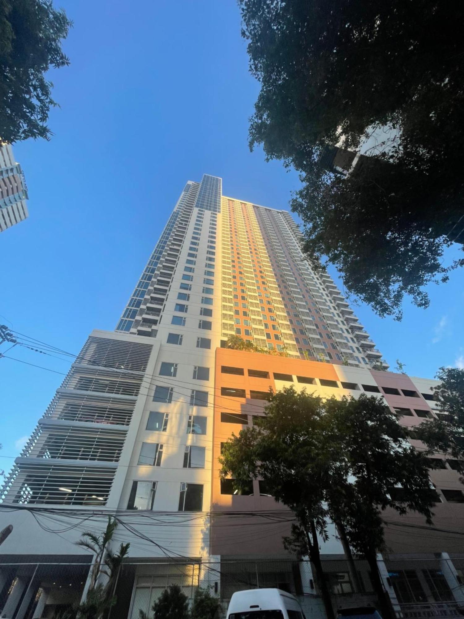 8 Adriatico Staycation Манила Экстерьер фото
